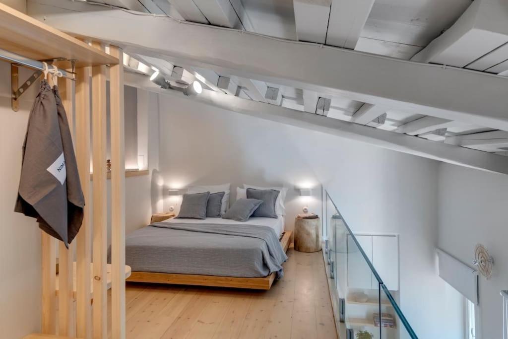 Nomade Vibrant Living Loft Apartment Ermoupoli Bagian luar foto