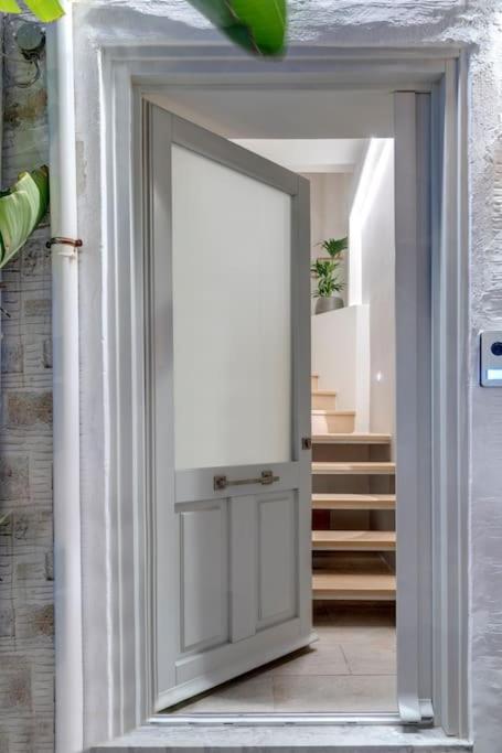 Nomade Vibrant Living Loft Apartment Ermoupoli Bagian luar foto